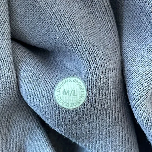 SOLD Lululemon Scuba front pocket full zip Hoodie / size M/L - Picture 5 of 8